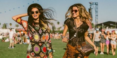 Maryanne Jones Rancio Vacío 5 tendencias de moda hippie para este 2021 - Hippy Chic La Torre